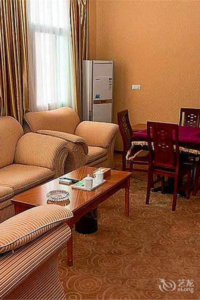 Triumph Power Hotel Shiyan  Exterior photo