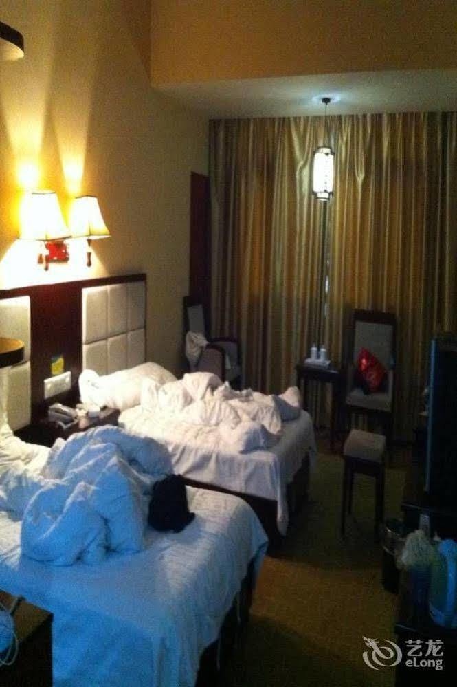 Triumph Power Hotel Shiyan  Exterior photo
